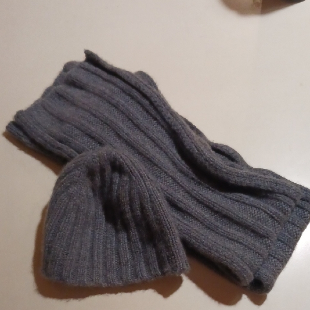 Banana Republic 100% Cashmere Gray Knit Scarf and Hat Set